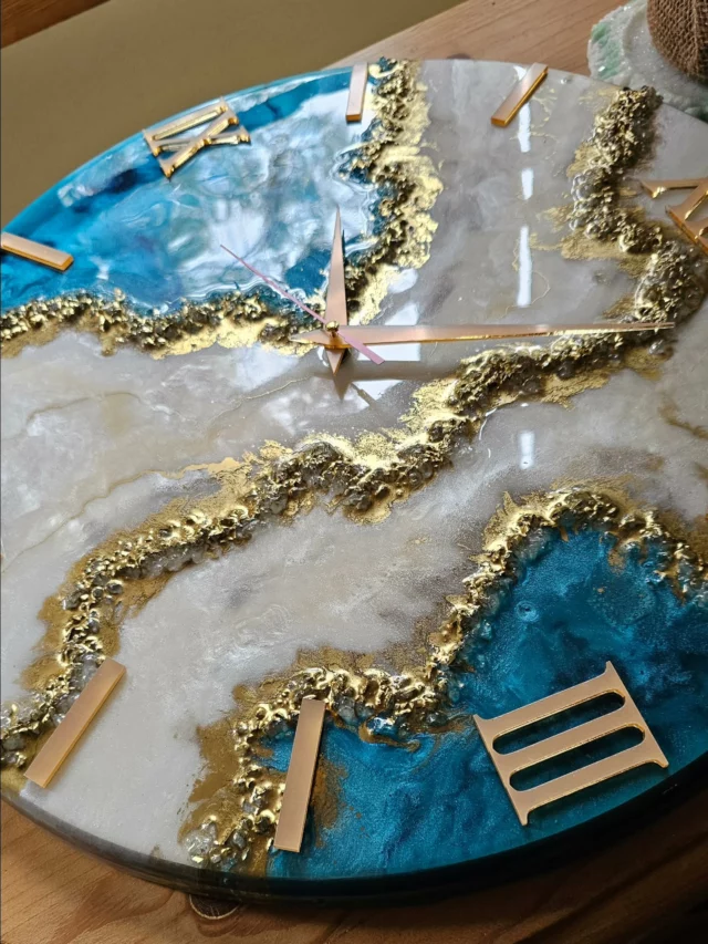 ✨ Майстер-клас з епоксидної смоли – створіть свою унікальну красу! 🎨

Хочете спробувати щось незвичайне, стильне та креативне? Запрошуємо на майстер-клас з епоксидної смоли! Це не просто заняття, а можливість створити своїми руками унікальний виріб – картину, підставку, декор або навіть стіл!

🔥 Чому варто спробувати?
✅ Це легко та захопливо – жодних складних технік, лише творчість!
✅ Ви створите власний шедевр – ексклюзивна річ, зроблена вами!
✅ Ідеально для пар 💑, друзів 👫, компаній 🏢 та тих, хто хоче розслабитися наодинці 🌿
✅ Яскраві емоції та новий досвід – гарантуємо, вам сподобається!

👨‍🎨 Ми надамо всі матеріали та навчимо вас працювати з епоксидною смолою.
📍 Долучайтеся самі або приходьте разом із друзями – буде круто, атмосферно та творчо!

📩 Пиши в Дірект, щоб дізнатися більше та записатися! 💫

#МайстерКлас #ЕпоксиднаСмола #EpoxyArt #EpoxyResin #Творчість #Хендмейд #ІдеїДляПодарунків #ЧасРазом #ArtWorkshop #ResinWorkshop
#МайстерКлас #ЕпоксиднаСмола #ПодарунокНаДеньЗакоханих #ТворчістьРазом #14Лютого #ІдеїДляПодарунків #РомантичнийПодарунок #СпільнаТворчість #ПодарунокДляНеї #ПодарунокДляНього