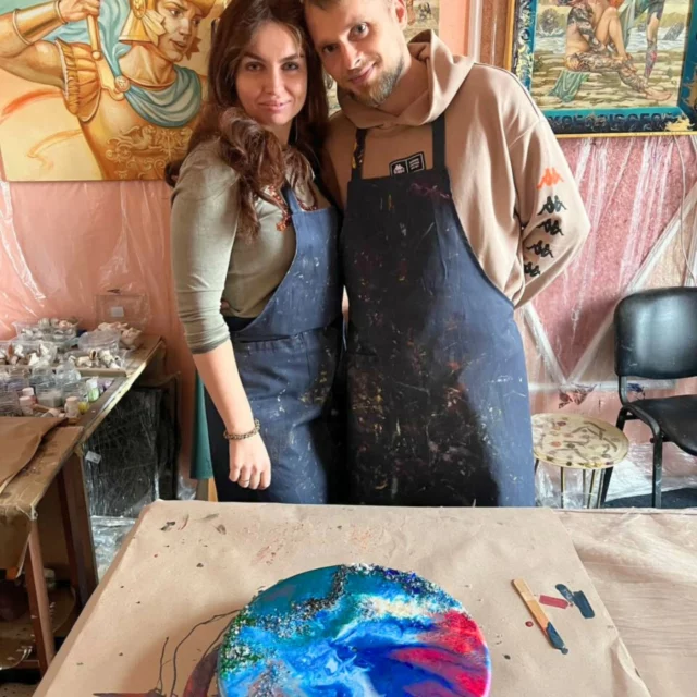 ✨ Майстер-клас з епоксидної смоли – створіть свою унікальну красу! 🎨

Хочете спробувати щось незвичайне, стильне та креативне? Запрошуємо на майстер-клас з епоксидної смоли! Це не просто заняття, а можливість створити своїми руками унікальний виріб – картину, підставку, декор або навіть стіл!

🔥 Чому варто спробувати?
✅ Це легко та захопливо – жодних складних технік, лише творчість!
✅ Ви створите власний шедевр – ексклюзивна річ, зроблена вами!
✅ Ідеально для пар 💑, друзів 👫, компаній 🏢 та тих, хто хоче розслабитися наодинці 🌿
✅ Яскраві емоції та новий досвід – гарантуємо, вам сподобається!

👨‍🎨 Ми надамо всі матеріали та навчимо вас працювати з епоксидною смолою.
📍 Долучайтеся самі або приходьте разом із друзями – буде круто, атмосферно та творчо!

📩 Пиши в Дірект, щоб дізнатися більше та записатися! 💫

#МайстерКлас #ЕпоксиднаСмола #EpoxyArt #EpoxyResin #Творчість #Хендмейд #ІдеїДляПодарунків #ЧасРазом #ArtWorkshop #ResinWorkshop
#МайстерКлас #ЕпоксиднаСмола #ПодарунокНаДеньЗакоханих #ТворчістьРазом #14Лютого #ІдеїДляПодарунків #РомантичнийПодарунок #СпільнаТворчість #ПодарунокДляНеї #ПодарунокДляНього