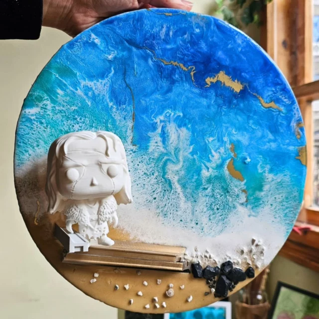 ✨ Майстер-клас з епоксидної смоли – створіть свою унікальну красу! 🎨

Хочете спробувати щось незвичайне, стильне та креативне? Запрошуємо на майстер-клас з епоксидної смоли! Це не просто заняття, а можливість створити своїми руками унікальний виріб – картину, підставку, декор або навіть стіл!

🔥 Чому варто спробувати?
✅ Це легко та захопливо – жодних складних технік, лише творчість!
✅ Ви створите власний шедевр – ексклюзивна річ, зроблена вами!
✅ Ідеально для пар 💑, друзів 👫, компаній 🏢 та тих, хто хоче розслабитися наодинці 🌿
✅ Яскраві емоції та новий досвід – гарантуємо, вам сподобається!

👨‍🎨 Ми надамо всі матеріали та навчимо вас працювати з епоксидною смолою.
📍 Долучайтеся самі або приходьте разом із друзями – буде круто, атмосферно та творчо!

📩 Пиши в Дірект, щоб дізнатися більше та записатися! 💫

#МайстерКлас #ЕпоксиднаСмола #EpoxyArt #EpoxyResin #Творчість #Хендмейд #ІдеїДляПодарунків #ЧасРазом #ArtWorkshop #ResinWorkshop
#МайстерКлас #ЕпоксиднаСмола #ПодарунокНаДеньЗакоханих #ТворчістьРазом #14Лютого #ІдеїДляПодарунків #РомантичнийПодарунок #СпільнаТворчість #ПодарунокДляНеї #ПодарунокДляНього