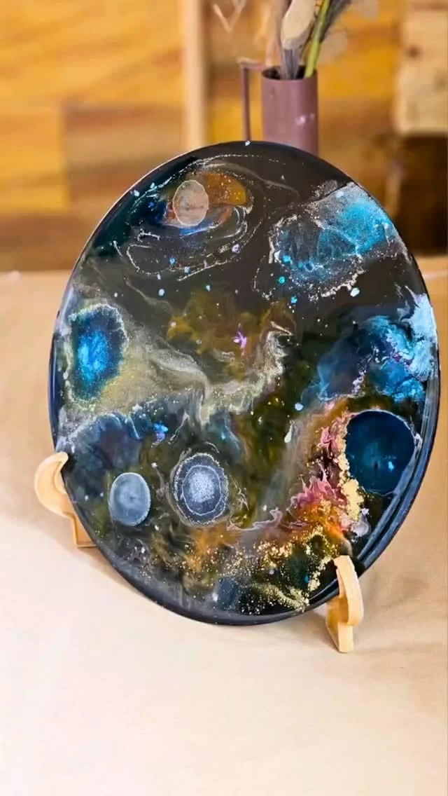 ✨ Майстер-клас з епоксидної смоли – створіть свою унікальну красу! 🎨

Хочете спробувати щось незвичайне, стильне та креативне? Запрошуємо на майстер-клас з епоксидної смоли! Це не просто заняття, а можливість створити своїми руками унікальний виріб – картину, підставку, декор або навіть стіл!

🔥 Чому варто спробувати?
✅ Це легко та захопливо – жодних складних технік, лише творчість!
✅ Ви створите власний шедевр – ексклюзивна річ, зроблена вами!
✅ Ідеально для пар 💑, друзів 👫, компаній 🏢 та тих, хто хоче розслабитися наодинці 🌿
✅ Яскраві емоції та новий досвід – гарантуємо, вам сподобається!

👨‍🎨 Ми надамо всі матеріали та навчимо вас працювати з епоксидною смолою.
📍 Долучайтеся самі або приходьте разом із друзями – буде круто, атмосферно та творчо!

📩 Пиши в Дірект, щоб дізнатися більше та записатися! 💫

#МайстерКлас #ЕпоксиднаСмола #EpoxyArt #EpoxyResin #Творчість #Хендмейд #ІдеїДляПодарунків #ЧасРазом #ArtWorkshop #ResinWorkshop
#МайстерКлас #ЕпоксиднаСмола #ПодарунокНаДеньЗакоханих #ТворчістьРазом #14Лютого #ІдеїДляПодарунків #РомантичнийПодарунок #СпільнаТворчість #ПодарунокДляНеї #ПодарунокДляНього